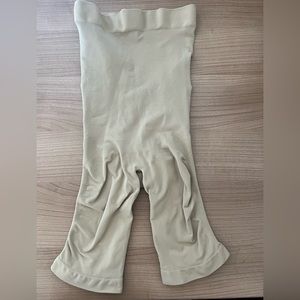 NEVER WORN SKIMS Sculpting Seamless Sculpt Mid Thigh Shorts Tan Nude Beige